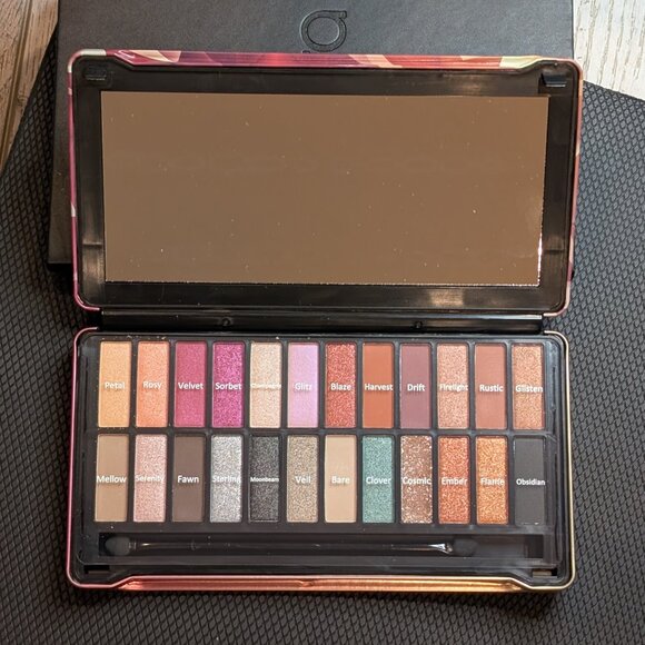 Beauty Evolved, 24 Shade Eyeshadow Palette | Pink Prism Case | NEW - Picture 1 of 7